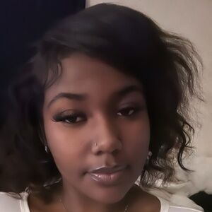 Meet your Posher, Emani